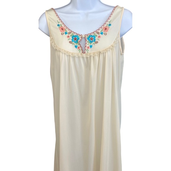 Vintage Unbranded Nightgown Robe Set Floral Embroidery Grandmacore Cottagecore - Picture 2 of 7